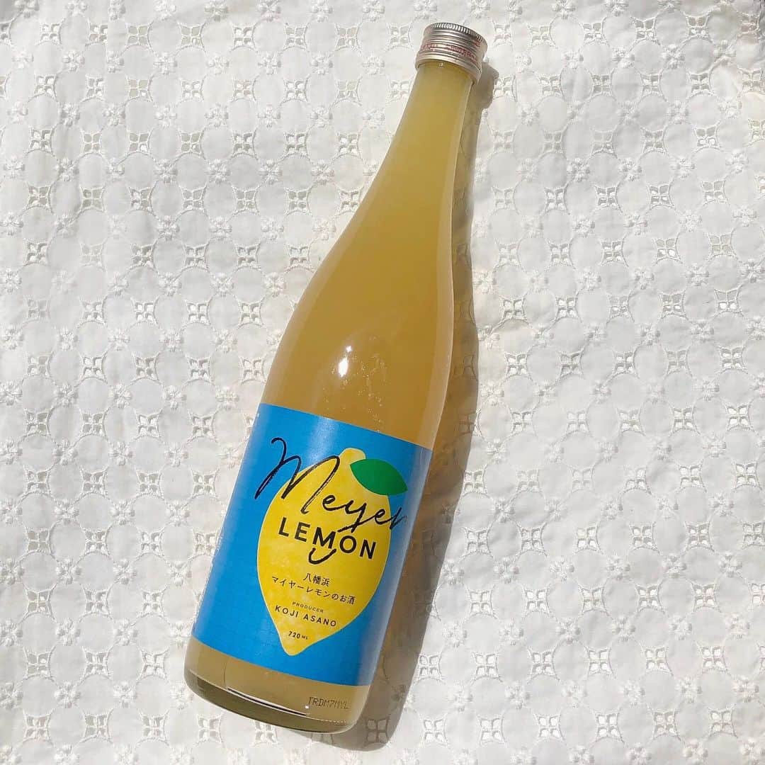 小川沙樹のインスタグラム：「KURAND様から「八幡浜マイヤーレモンのお酒」をいただきました🍋 果実酒をリクエストしたら大好きなレモンのお酒が🤤  何が届くか分からないこのドキドキ感がたまらないので、皆さんも是非酒ガチャ挑戦してみてください!!」