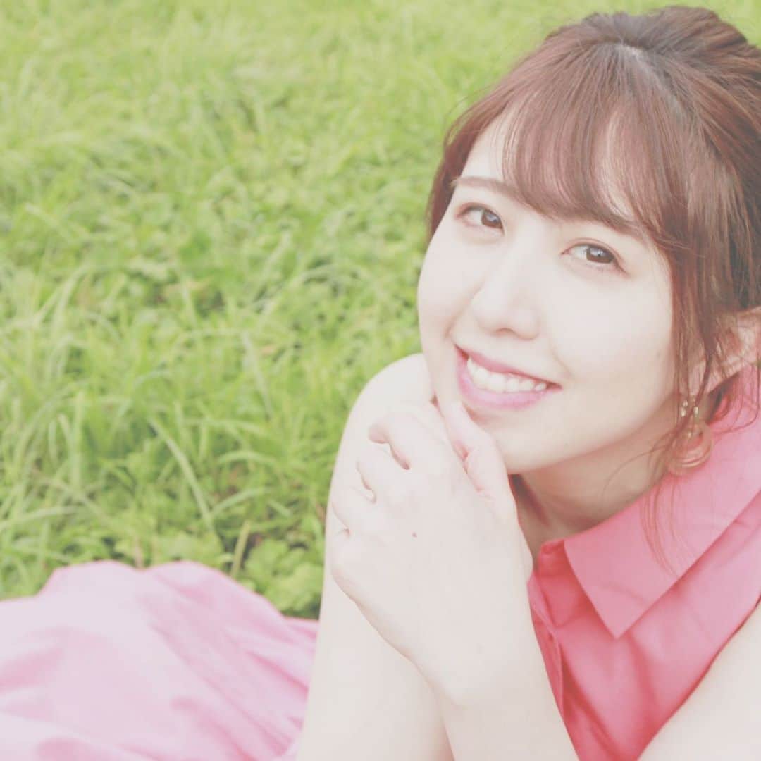 井上麗夢のインスタグラム：「🌻﻿ ﻿ あれ？なんか急に顔ふけた？﻿ ﻿ 急に夏になったなぁ﻿ 日焼けしたくないなぁ﻿ 今年はお気に入りの日傘買ったから﻿ それと一緒にお散歩するんだ﻿ ﻿ #ポートレート﻿ #被写体﻿ #井上麗夢」