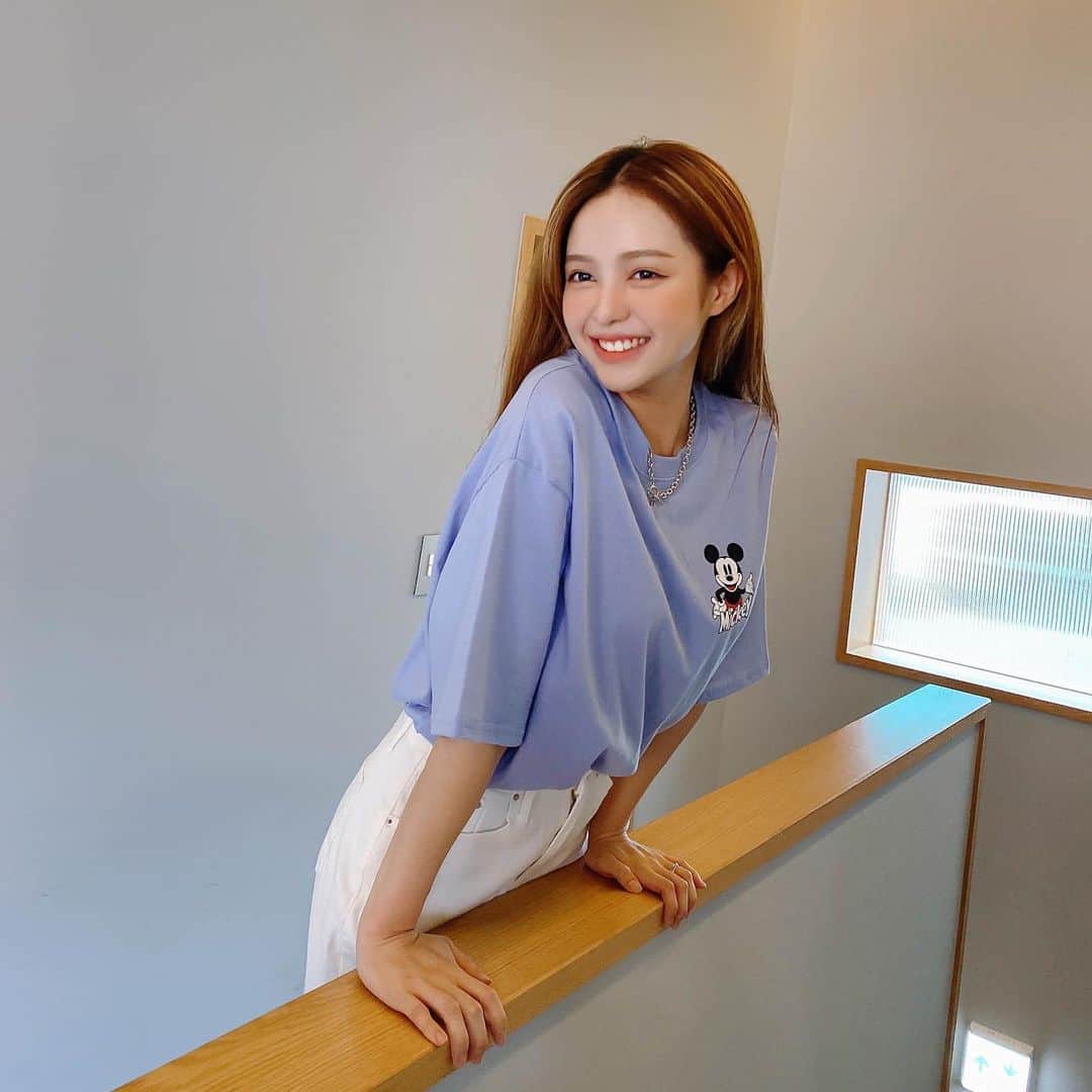 Chuuのインスタグラム：「비가 많이 오네요! 집콕해요 우리🤨✨」