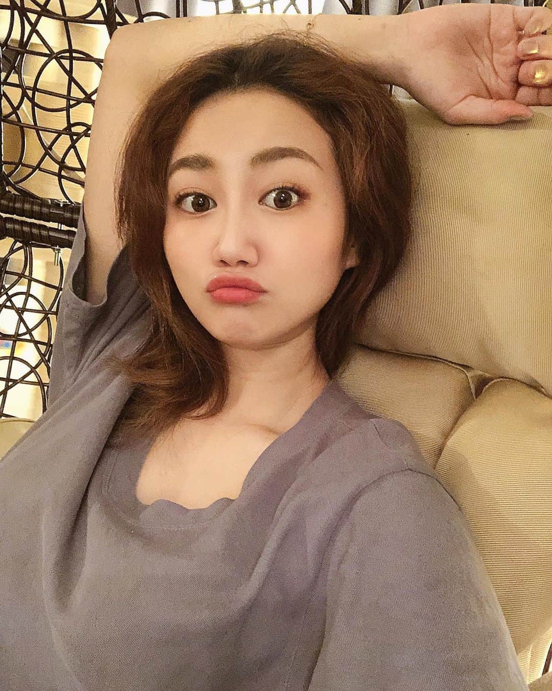 樹麗のインスタグラム：「実家に帰ったらこんなものが。 なんでしょなんでしょ。 答えは2枚目に🐒  #乗り心地は #想像の12倍 #たまらんぬ #乗ったときのバネ感が #たまらんぬ #このままどこか行けたなら #そう行けたなら #髪のお手入れに行きたいです」