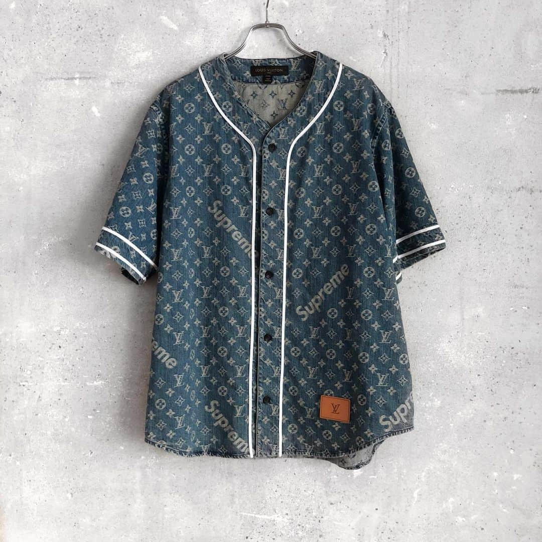 RINKAN渋谷店さんのインスタグラム写真 - (RINKAN渋谷店Instagram)「【New Arrival】﻿ 《SUPREME》﻿×《LOUIS VUITTON》 "LV jacquard denim baseball shirts" ﻿ Season :17AW Condition：A﻿  ﻿ ﻿ ﻿ ㅤㅤㅤㅤㅤㅤㅤㅤㅤㅤㅤㅤㅤㅤㅤㅤㅤㅤㅤㅤㅤㅤ﻿ ㅤㅤㅤㅤㅤㅤㅤㅤㅤㅤㅤㅤㅤㅤㅤㅤㅤㅤㅤㅤㅤㅤ﻿ #rinkan #supreme #supremelouisvuitton  ㅤㅤㅤㅤㅤㅤㅤㅤㅤㅤ﻿ ㅤㅤㅤㅤㅤㅤㅤㅤㅤㅤㅤㅤㅤㅤㅤㅤㅤㅤㅤㅤㅤㅤ﻿ ﻿ You can use wechat or paypal for payment. International shipping is available. Please contact us though DM.﻿ ㅤㅤㅤㅤㅤㅤㅤㅤㅤㅤㅤㅤㅤㅤㅤㅤㅤㅤㅤㅤㅤㅤ﻿ ﻿ 您可以使用微信或支付宝付款。 可提供国际运输。 请通过DM联系我们。﻿ ㅤㅤㅤㅤㅤㅤㅤㅤㅤㅤㅤㅤㅤㅤㅤㅤㅤㅤㅤㅤㅤㅤ﻿ ﻿ สำหรับรายละเอียดและรายการที่ระบุไว้﻿ สนใจกรุณาติดต่อทางDM หรือส่งข้อความมาได้ครับ﻿ ขอบคุณครับ﻿ ㅤㅤㅤㅤㅤㅤㅤㅤㅤㅤㅤㅤ﻿ ※お買取も行っております。﻿ We can buy your items.﻿ ㅤㅤㅤㅤㅤㅤㅤㅤㅤㅤㅤㅤㅤㅤㅤㅤㅤㅤㅤㅤㅤㅤ﻿ ﻿ Please contact us by DM 📩﻿ ㅤㅤㅤㅤㅤㅤㅤㅤㅤㅤㅤㅤㅤㅤㅤㅤㅤㅤㅤㅤㅤㅤ﻿ ㅤㅤㅤㅤㅤㅤㅤㅤㅤㅤㅤㅤㅤㅤㅤㅤㅤㅤㅤㅤㅤㅤ﻿ 〈RINKAN SHIBUYA〉﻿ TEL：03-5458-3050﻿ LINE ID：rinkanshibuya」8月2日 17時23分 - rinkan_shibuya