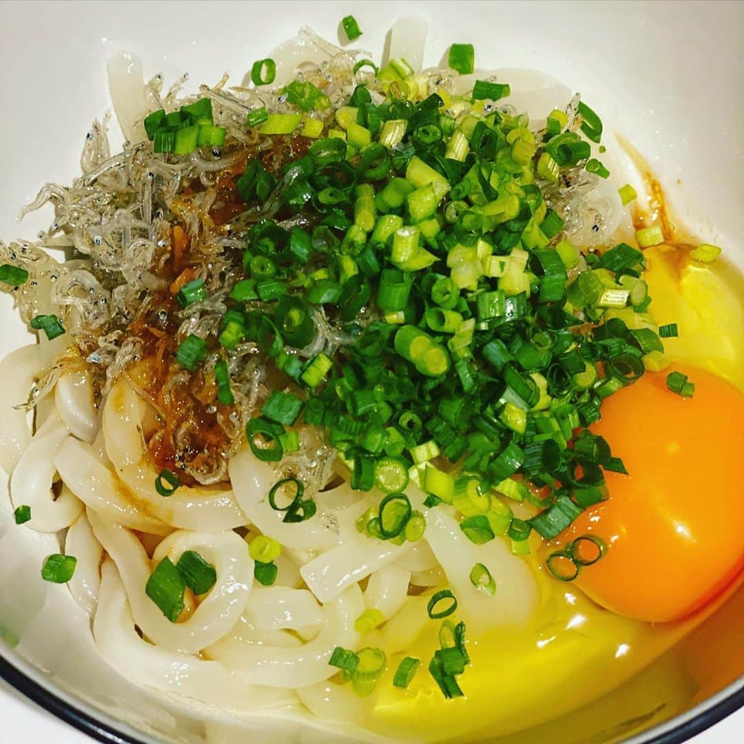 相原くるみ（西野七瀬）のインスタグラム：「この間のノンストップで、釜玉しらすうどんやってて、作ってみた。 バターでしらす炒めるのがポイント。 絶品。  #相原くるみ  #病院薬剤師  #新人薬剤師 #新人薬剤師と繋がりたい  #釜玉しらすうどん  #ノンストップ  #お休みの日は二度寝からの #ノンストップ  #設楽さんがおいしそうに食べてたから　 #ついつい  #簡単に作れる #ごま油最高説  #バターでコクを #オイスターソースって欲しい時にない」