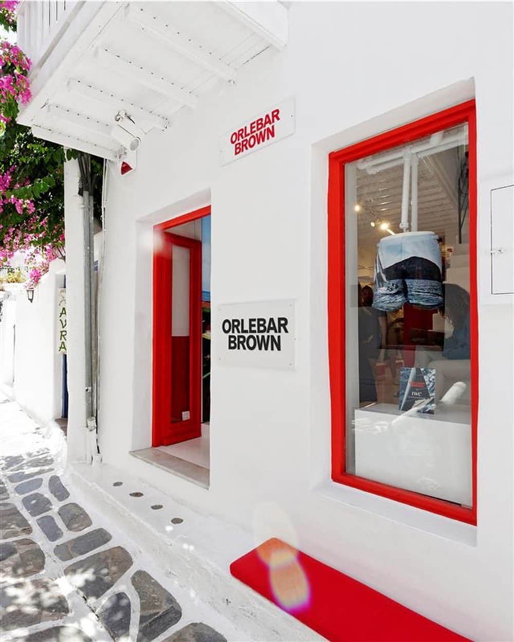 オールバーブラウンのインスタグラム：「When you're next in Mykonos, cool off from the Mediterranean heat inside our brand-new store - just a short walk from the Plage Ag Anna beach pavilion, the store offers all you need for a stylish dip in the Aegean Sea  📍Store details found via the link in bio. 🇬🇷 #OrlebarBrown #OBsAroundTheWorld #DoseOfSun」