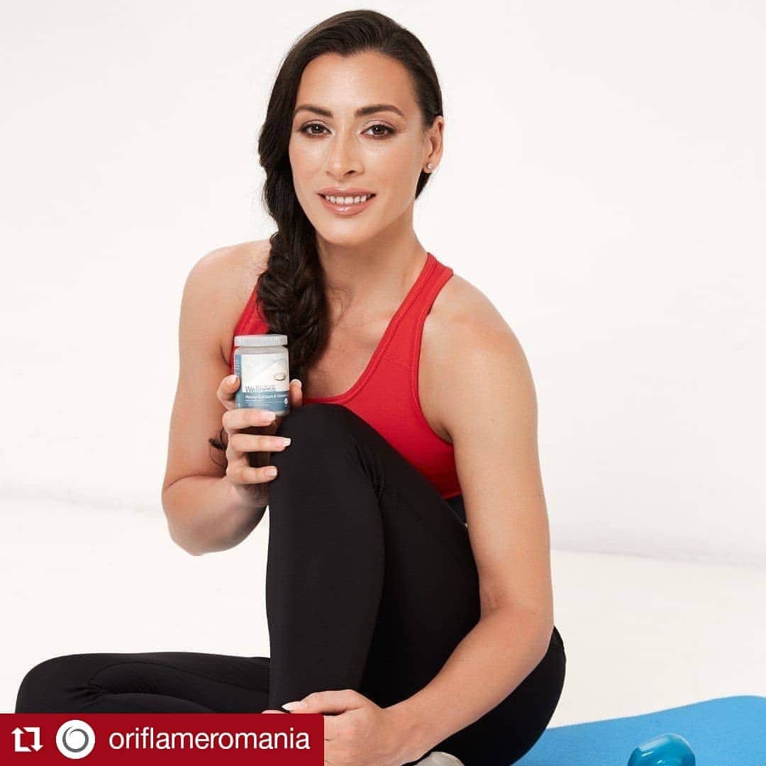 カタリナ・ポノルのインスタグラム：「#Repost @oriflameromania • • • • • • Calciul este vital pentru 🦴 și 🦷. Asigură-te că îi oferi corpului tău cantitatea suficientă 😀 🔎 cod 31766 în #Catalogul11 și pe Oriflame.ro #oriflameromania #25aniOriflameRomania」