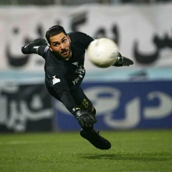 アリレザ・ハギギのインスタグラム：「🙏❣⚽️🙌🏽🥅♠️💪🚩🐅」