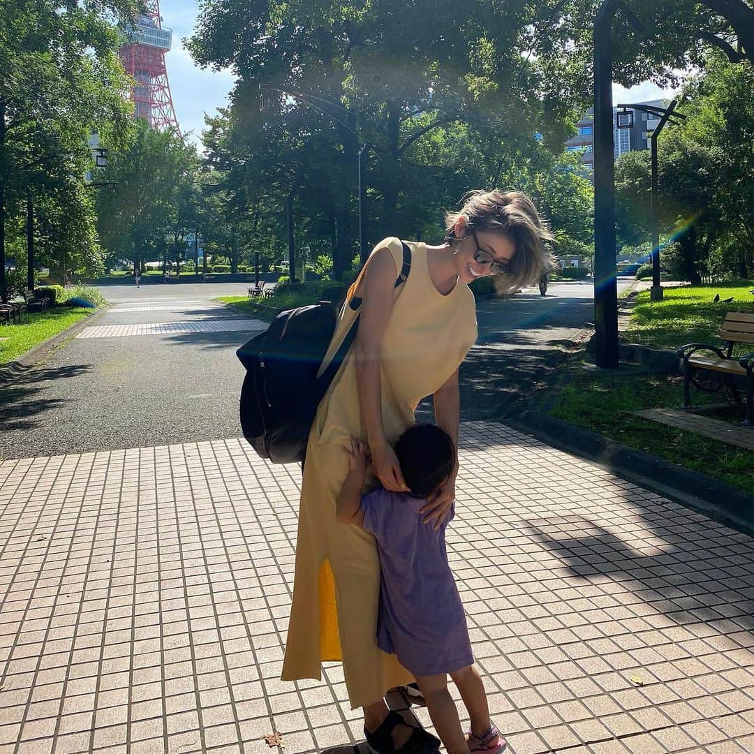 &mのインスタグラム：「抱っこマン発動中💦 #1y10m」