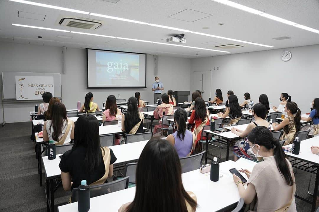 ミス・グランド・ジャパンさんのインスタグラム写真 - (ミス・グランド・ジャパンInstagram)「MISS GRAND JAPAN 2020 MGJ LESSON(7.25)  MGJオリジナルサプリの紹介 株式会社ガイア 代表取締役 中川健司 様（なかがわ けんし）様 https://gaia.international/  photo by Japan Art Entertainment  ＊トレーニングの模様は、ミス・グランド・ジャパン公式写真掲載サイトに順次アップされます。 ▶︎https://emii.photo/mgj/index.php   #japanartentertainment  #missgrandinternational #SDGs #top3beautypageantoftheworld #harukaoda #missgrandjapan #mgj #夢を叶える #ミスグランドジャパン #ミスグランドジャパン2020  #湊谷亜斗林 #起業女子 #ビジネス女子 #吉井絵梨子 #女性の社会進出 #地方創生 #成長できるミスコン #夢 #努力型の天才 #自己分析 #夢を叶える」8月2日 18時07分 - missgrandjapan