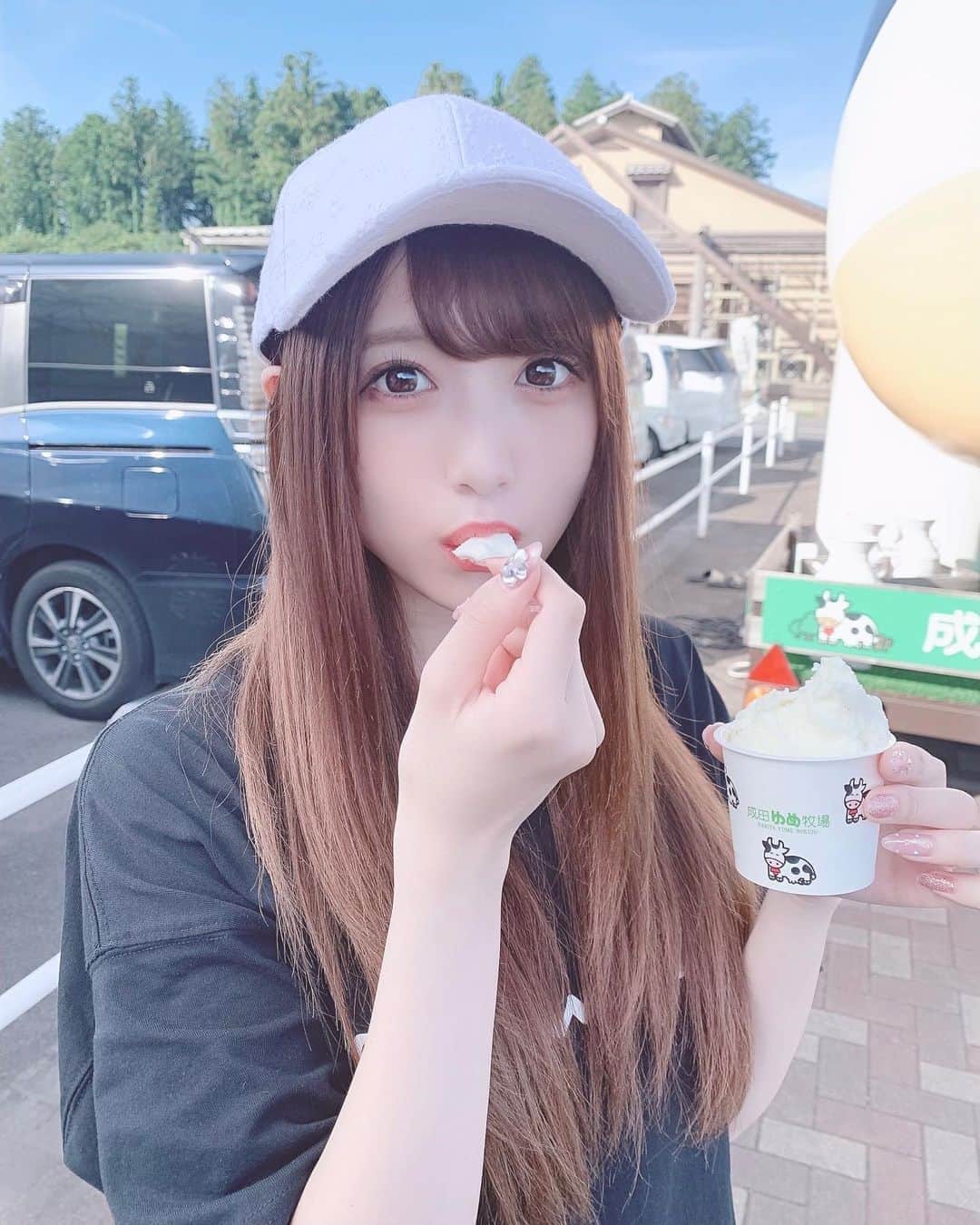 田口未彩のインスタグラム：「🍦  あいちゅ  #カジュアルコーデ　#カジュアルコーデ大人可愛い #キャップ　#キャップ女子　#ストレートヘア　#ロングヘア　#ちゃんぴおんコーデ #チャンピオンコーデ #チャンピオンtシャツ #カジュアル女子　#スポーティ」