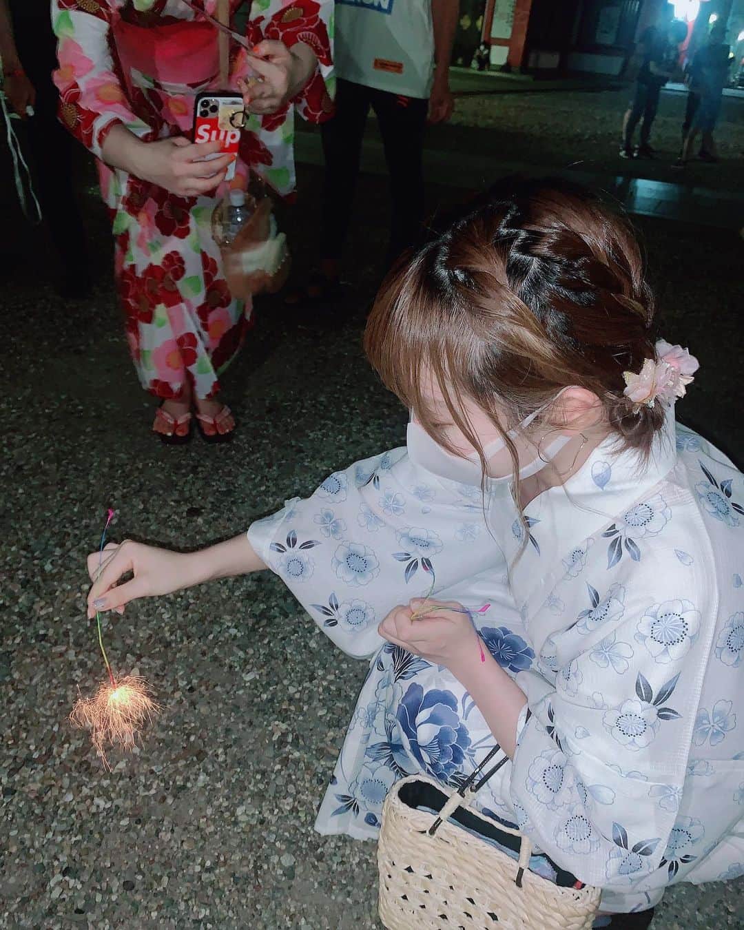 夏川愛実のインスタグラム：「﻿ ﻿ #大須線香花火﻿ ﻿ #浴衣女子#浴衣アレンジ#線香花火﻿ ﻿」
