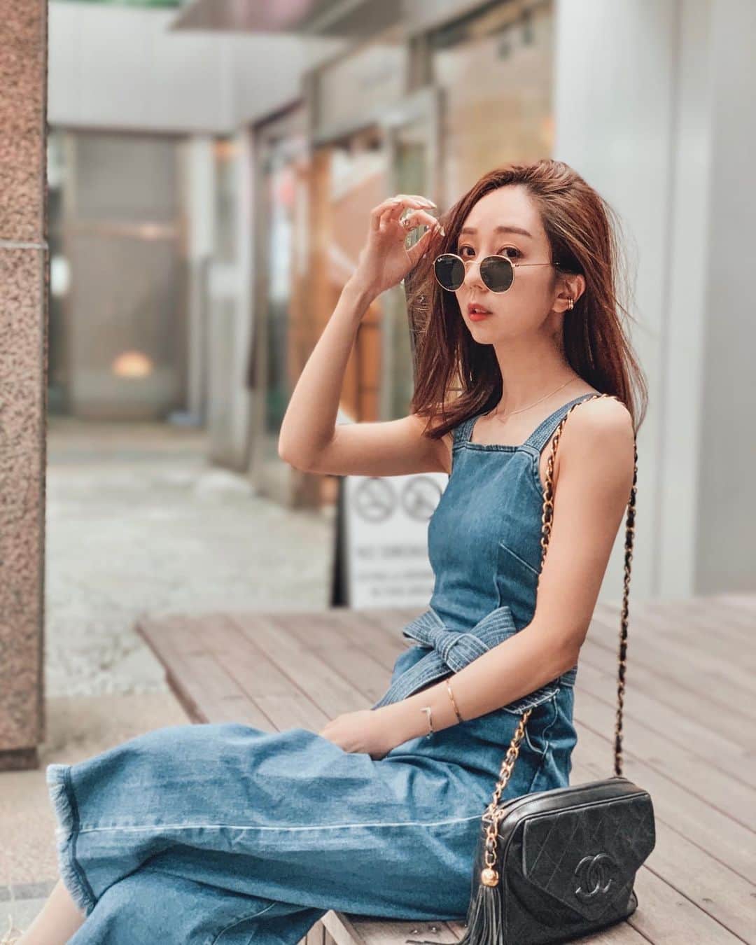のインスタグラム：「Chilled and comfy weekend☀️🕶﻿ In collaboration with @lovebonito ﻿ ﻿ カジュアルながらボディラインをきれいに見せてくれるお気に入りのデニムサロペット😍😍﻿ ﻿ ﻿ ﻿ ﻿  #LBOOTD #lovebonito #outfit #denimjumpsuit #denimlovers #stayhomestyle #streetsnap #summeroutfit #rayban #chanel #zara #maripo_fashion #ザラジョ #今日のコーデ #夏コーデ #夏ファッション #夏休み #デニム好き #デニムサロペット #168cmコーデ #大人カジュアル #カジュアルコーデ」