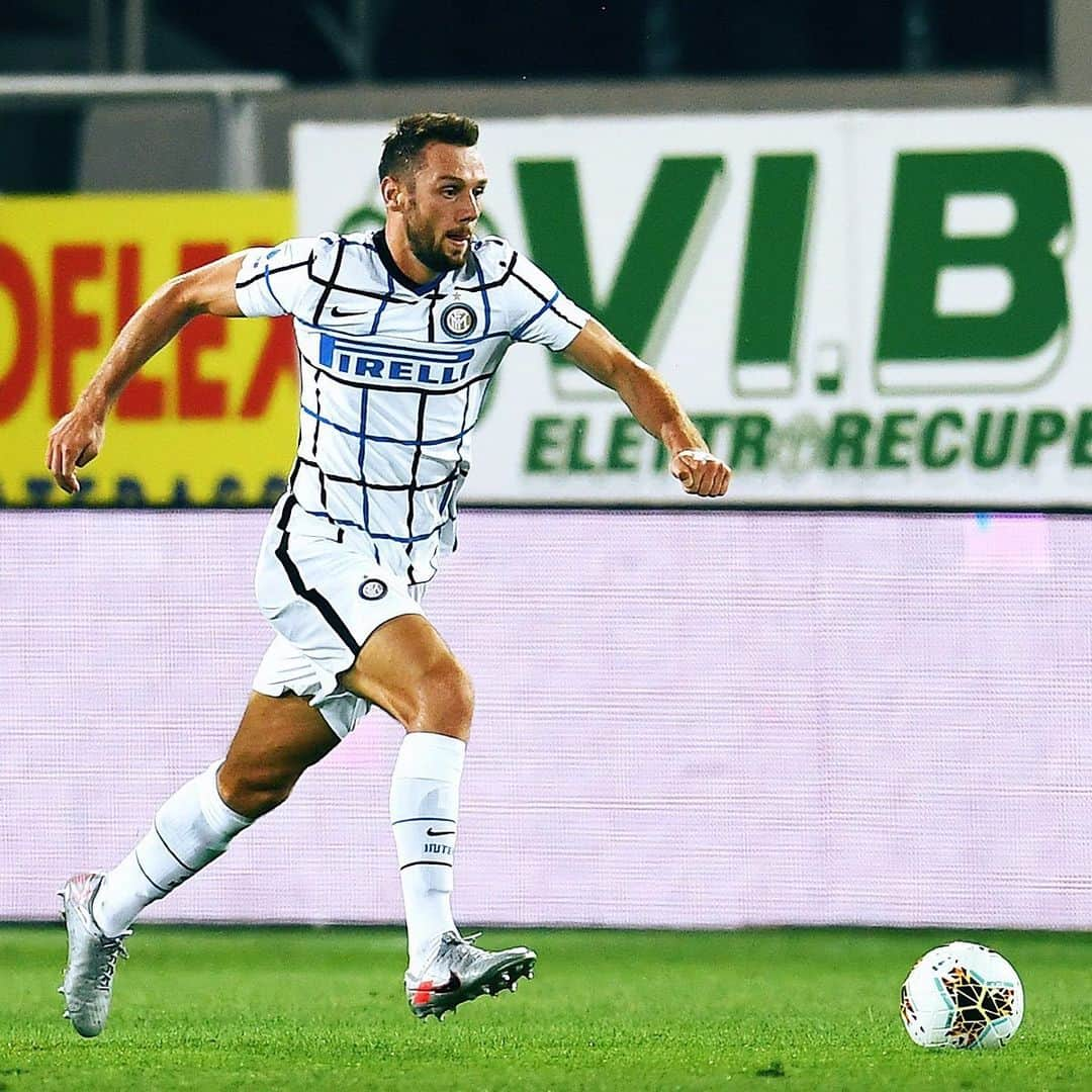 インテルナツィオナーレ・ミラノさんのインスタグラム写真 - (インテルナツィオナーレ・ミラノInstagram)「NEW AWAY KIT 🖤💙🤍 #Inter #ForzaInter #AwayKit #Nike #NikeFootball @nikefootball」8月2日 23時36分 - inter