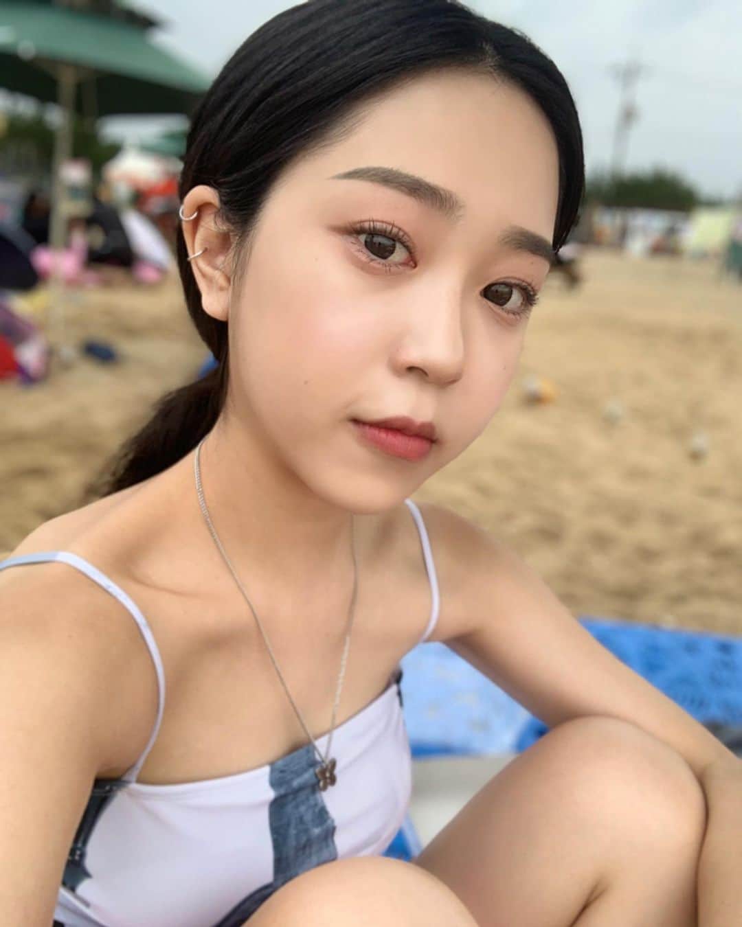 チャ・ユンジのインスタグラム：「서핑은 하고싶고 비는 그치질않고 ㅠㅠㅠ」