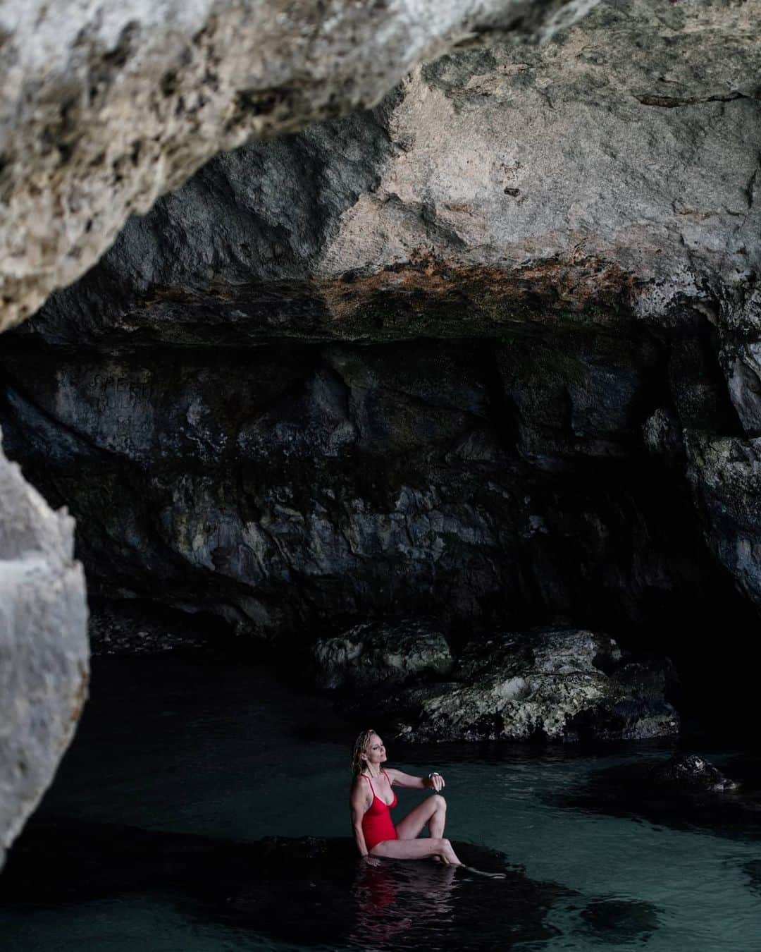 ジャスティン・マッテラさんのインスタグラム写真 - (ジャスティン・マッテラInstagram)「The cave you fear to enter holds the treasure you seek. #nofear #josephcampbell Ph @vincenzotascofotografo Swimsuit @sundek_official @lecaledotranto #lacricca #salento #puglia  #picoftheday #picsart #photo #picture #exposure #photos #color #photogrid #moment #focus #pics #all_shots #pictures #photoofday #pictureoftheday #photography #photoshoot  #photographer  #photoaday #instaphoto #pic  #composition #photograph #capture」8月2日 18時20分 - justineelizabethmattera