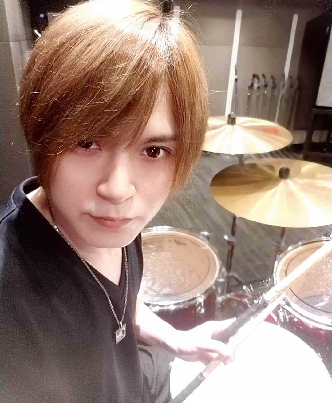 Yusukeのインスタグラム：「8月2日！ なんでもない日！ ドラムの練習🥁  #20200802  #なんでもない日 #ドラム #ドラム練習 #スタジオ #晴れ」