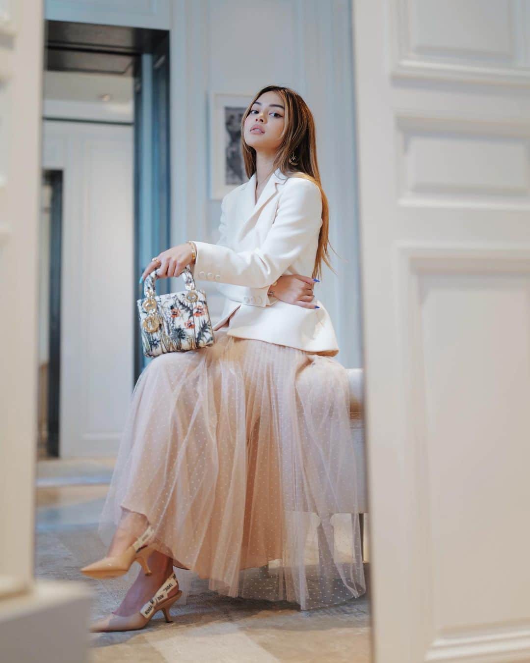 リリーマイマックのインスタグラム：「Dressed up for @dior ☺️💃🏻」