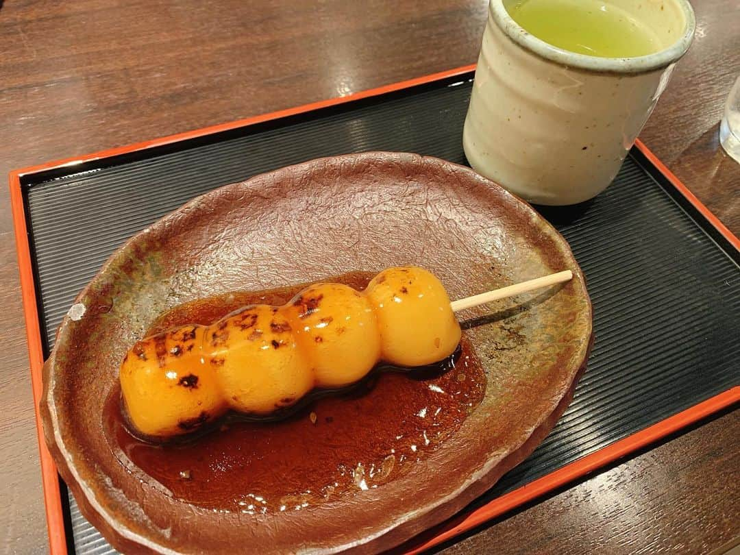 近野莉菜さんのインスタグラム写真 - (近野莉菜Instagram)「やっと梅雨が明けたので、夏始めました🎐  ＊つぶつぶ夏みかん🍧 ＊吟醸甘酒🍧 ＊ほうじ茶🍧 ＊甘辛だんご🍡  どれも美味しくて、幸せな時間だった☺️☺️💞  この夏、もう1度行きたいリストに追加✔️」8月2日 18時33分 - chikano.rina