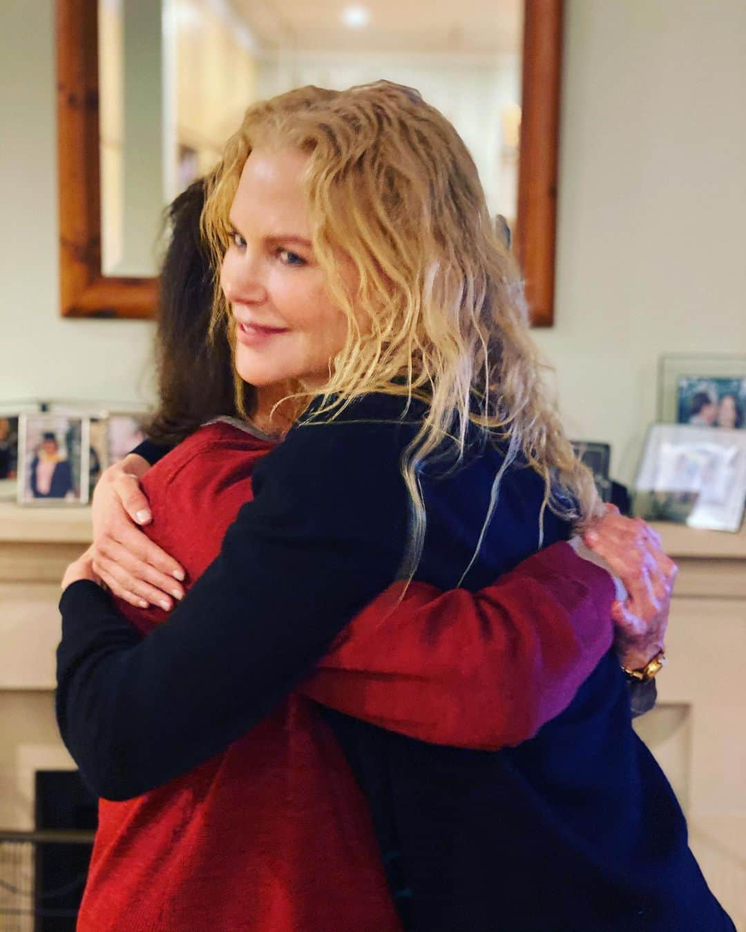 ニコール・キッドマンさんのインスタグラム写真 - (ニコール・キッドマンInstagram)「Feels so good to be able to hug my mum! It’s been 8 months. I missed her 80th birthday but I’m here now. Love you Mumma ❤️🇦🇺」8月2日 18時39分 - nicolekidman