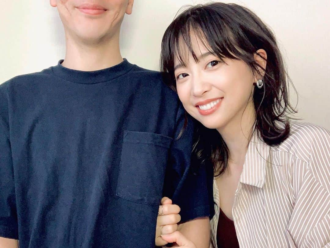 山下奈々美さんのインスタグラム写真 - (山下奈々美Instagram)「【ご報告】  令和2年6月20日に結婚致しました💍  旦那様は東京から鹿児島に帰ってきて 出逢った方なんですが 優しくておおらかで一緒にいて安心できる誠実な彼と出逢えた事にとても感謝しています✨ これからも感謝の気持ちを忘れず、2人で協力し合いながら笑顔溢れる家庭を作っていきたいと思います。  そして！7月から福岡在住になりました🙌 福岡の皆さま、よろしくお願いします！ 鹿児島の友達も東京の友達もコロナが落ち着いたら是非みんな遊びにきてね🥺💕  ご報告が今更感あってすみません。笑 入籍当日は私が入院してたりw(今は全快してます。)7月は転居などでバタバタと2人で毎日を過ごしていたら、あっという間に8月！！ 完全に報告のタイミング逃してました🤣  これからも変わらずよろしくお願いします❤︎  #yamanana #やまなな #入籍」8月2日 18時51分 - nanami_yamanana