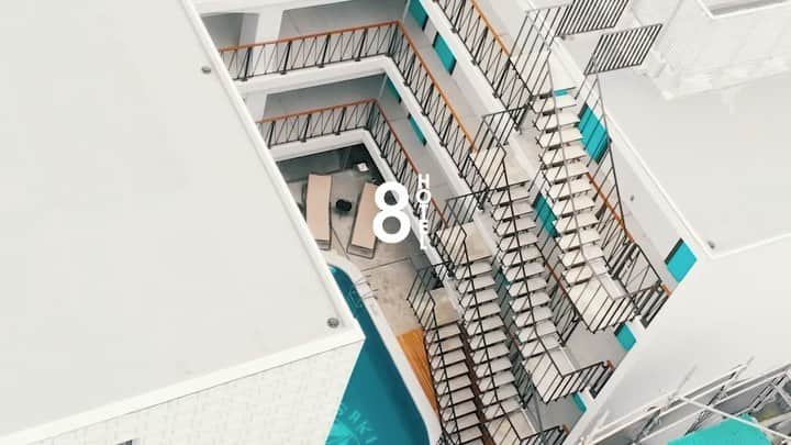 のインスタグラム：「🏨🌴🌈 ・ ・ 最高な動画が完成しました👏🏼✨ ・ この間オープンしたばかりの @8hotel_chigasaki 🏖 ・ ・ 観た瞬間にワクワクしたぐらいとっても素敵な動画にしてくれてクリエイティブな方々は凄いなあー🥺♥️と感心…。 ・ ・ 長丁場の撮影だったけど、愛しの @yuumi_seimiya と一緒で嬉しかったし、 スタッフの皆んながテキパキしてるのに和気あいあいとしてくれたおかげでとっても楽しい撮影でした❣️ ・ ・ @bbryo0822 率いる 撮影スタッフの皆様、8hotelの関係者の皆様ありがとうございました🙌🏼💕✨ ・ ・」