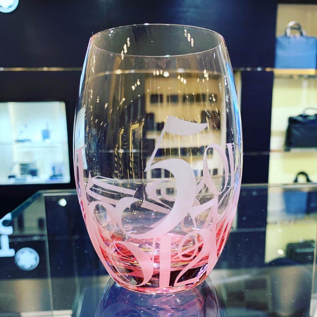 Omotecho Style Storeさんのインスタグラム写真 - (Omotecho Style StoreInstagram)「FRANCK MULLER FUTURE FORM　Curvex Glass Color　￥19,800 (税込) Pink　 FRANCK MULLERならではの樽型が手にやさしくなじむカーベックスグラス。 ワイングラス同様、型から製作した唯一無二のオリジナルグラス。 サンドブラストによるビザン数字がリズミカルに配されたカーベックスグラスは、 色々なシーンでお使いいただけます。 是非一度お店に見に来て下さい。 お待ちしております。 #FFF #岡山」8月2日 19時00分 - omotechostylestore