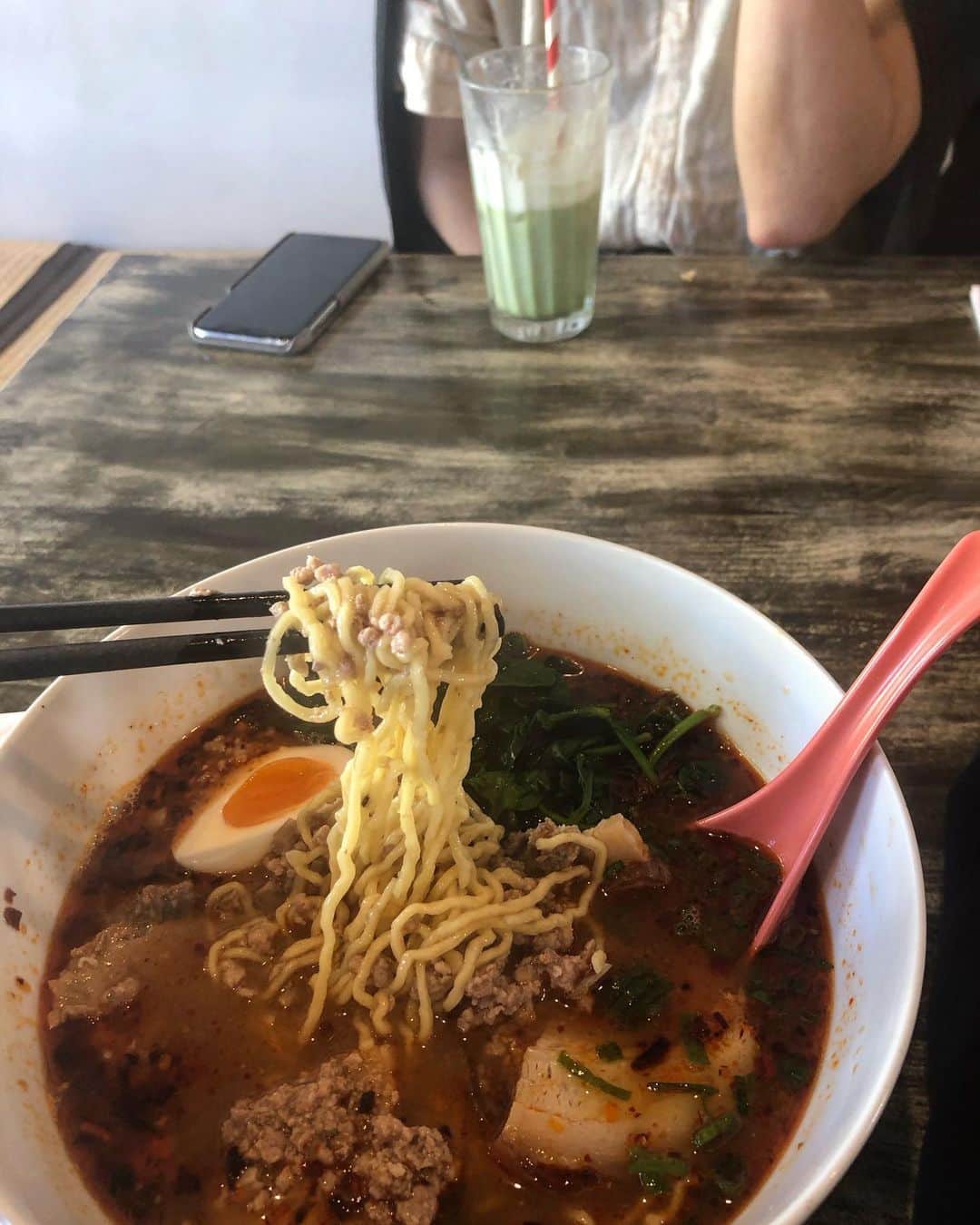 土井雪広のインスタグラム：「Adelaideで初めて食べたラーメン美味しかった…。また行く。  It was delicious noodle soup(ramen)picture is not so nice... but If you interest you mast go!! #noodlesoup」
