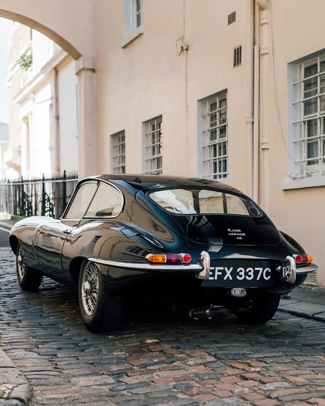 Jaguarさんのインスタグラム写真 - (JaguarInstagram)「Instantly recognisable from every angle. 📷: @LorenzCollection.  #Jaguar #Etype #JaguarClassic #ClassicCars #Heritage #Icon #Legend #CarsofInstagram #instacars」8月2日 18時57分 - jaguar