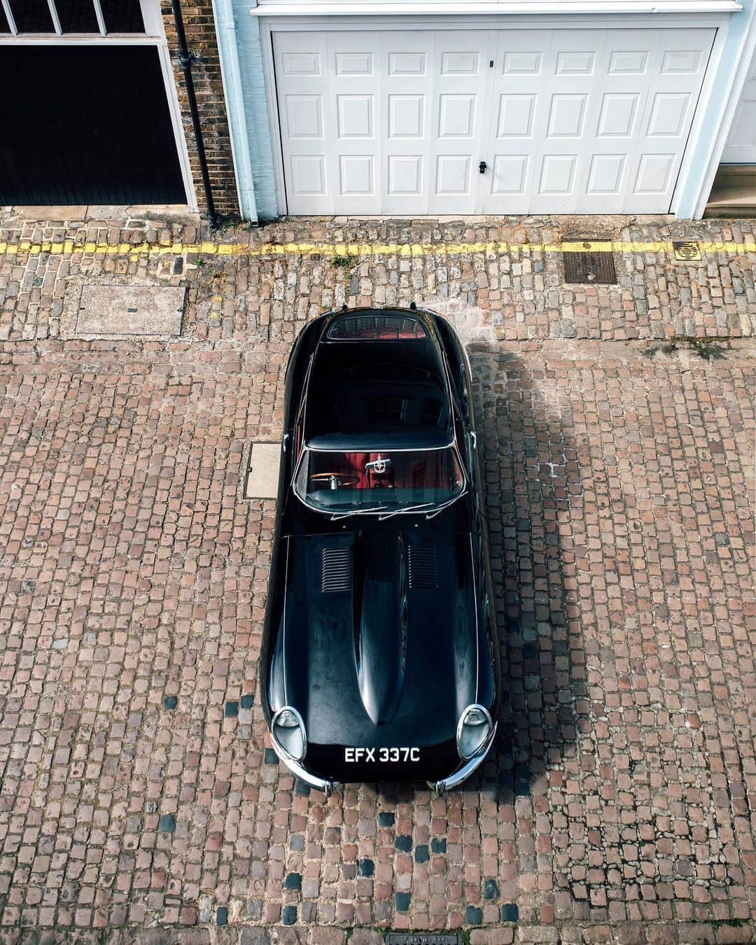 Jaguarさんのインスタグラム写真 - (JaguarInstagram)「Instantly recognisable from every angle. 📷: @LorenzCollection.  #Jaguar #Etype #JaguarClassic #ClassicCars #Heritage #Icon #Legend #CarsofInstagram #instacars」8月2日 18時57分 - jaguar