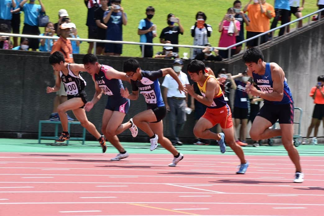 飯塚翔太のインスタグラム：「シーズン始まりました🏃‍♂️ レースがやれて良かったという気持ちが大きいですね！ 追い風のアシストがあったレースになりましたが 地元で中高生と走れて楽しさを共有できました😀 2枚目 子供の頃から 陸上で一緒だった同い年のみんなと再会して思い出に浸りました👍 試合を運営してくださった陸協の皆さんありがとうございました！」