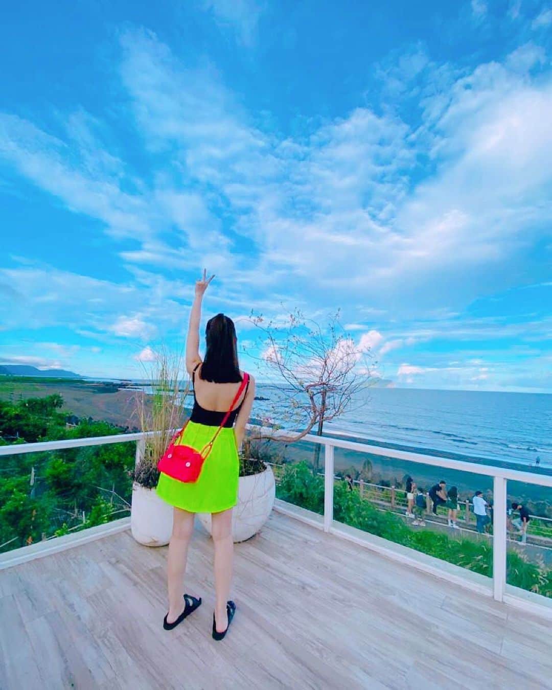 ハンナ・クインリヴァンのインスタグラム：「Summer🌞  #颱風不要來」