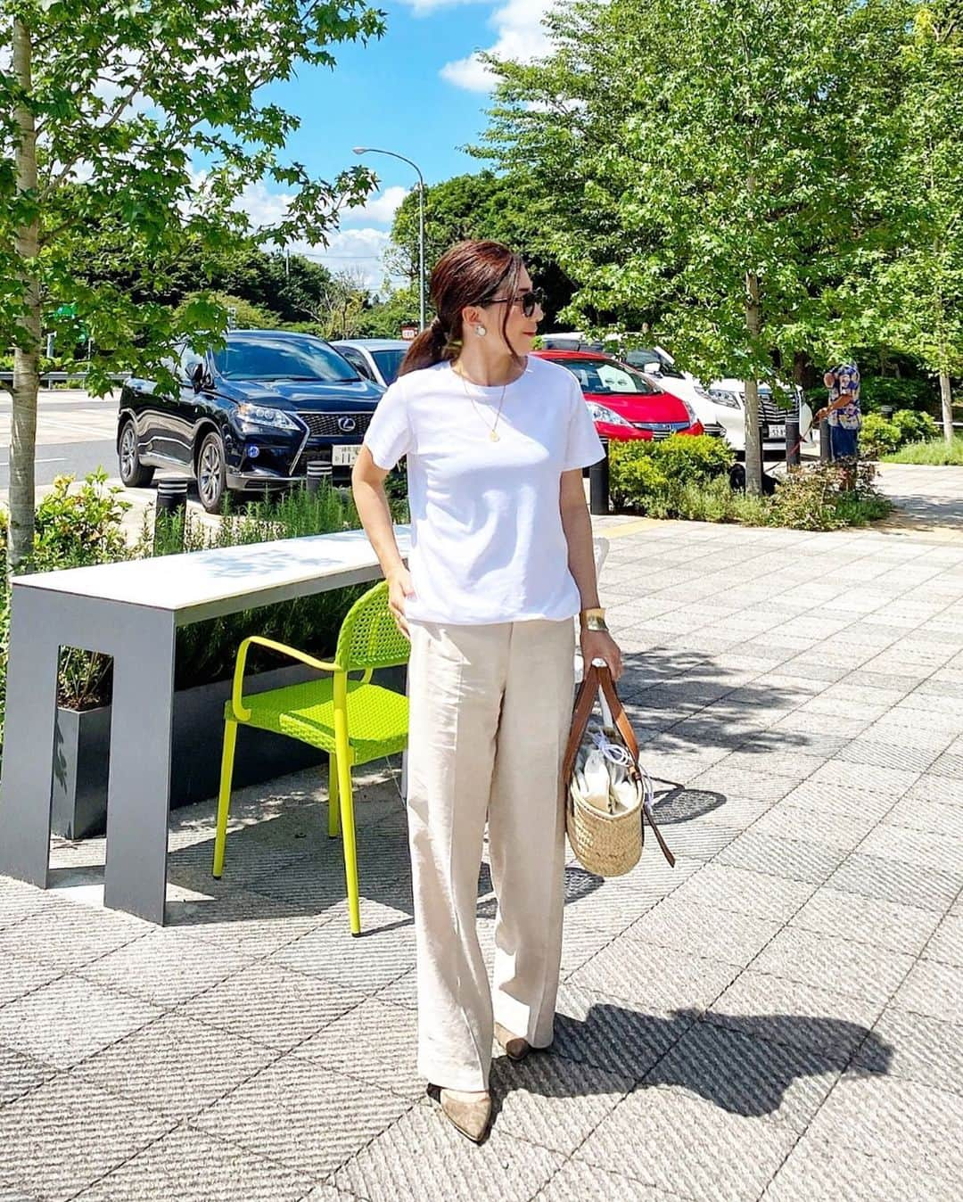 chiyo1173さんのインスタグラム写真 - (chiyo1173Instagram)「#outfitoftheday  やーっと梅雨明け🌈 いいお天気の日曜日。 ゆるっとコーデで近場ドライブへ。 ・ ・ tops：#spickandspan #スピックアンドスパン  pants：#journalstandardrelume #ジャーナルスタンダード  bag：#loewe #ロエベ shoes：#baldanshoes #バルダン ・ ・ 大好きなブランドが集結しているベイクルーズ。 私のコーデは毎回、ほぼベイクルーズブランドで 出来ていると言っても過言ではありません(笑) そんなベイクルーズの人気ブランドが アマゾンで購入可能になったとの事で、 早速AmazonFashionをチェックしてポチり♪♪ 最大70%OFFのサマーセールも開催中で、 かなりお得にお買い物出来て大満足です✨✨ ・ ・ #PR #amazonfashionjp #Amazonで発見」8月2日 19時28分 - chiyo1173