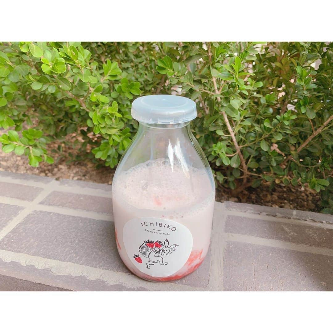 山邊歩夢さんのインスタグラム写真 - (山邊歩夢Instagram)「🍓🍼☁️ * * だいだいだいすきないちごみるく * * #いちびこ #いちごミルク #strawberrycafe #過去pic」8月2日 19時30分 - ayuyamabe_official