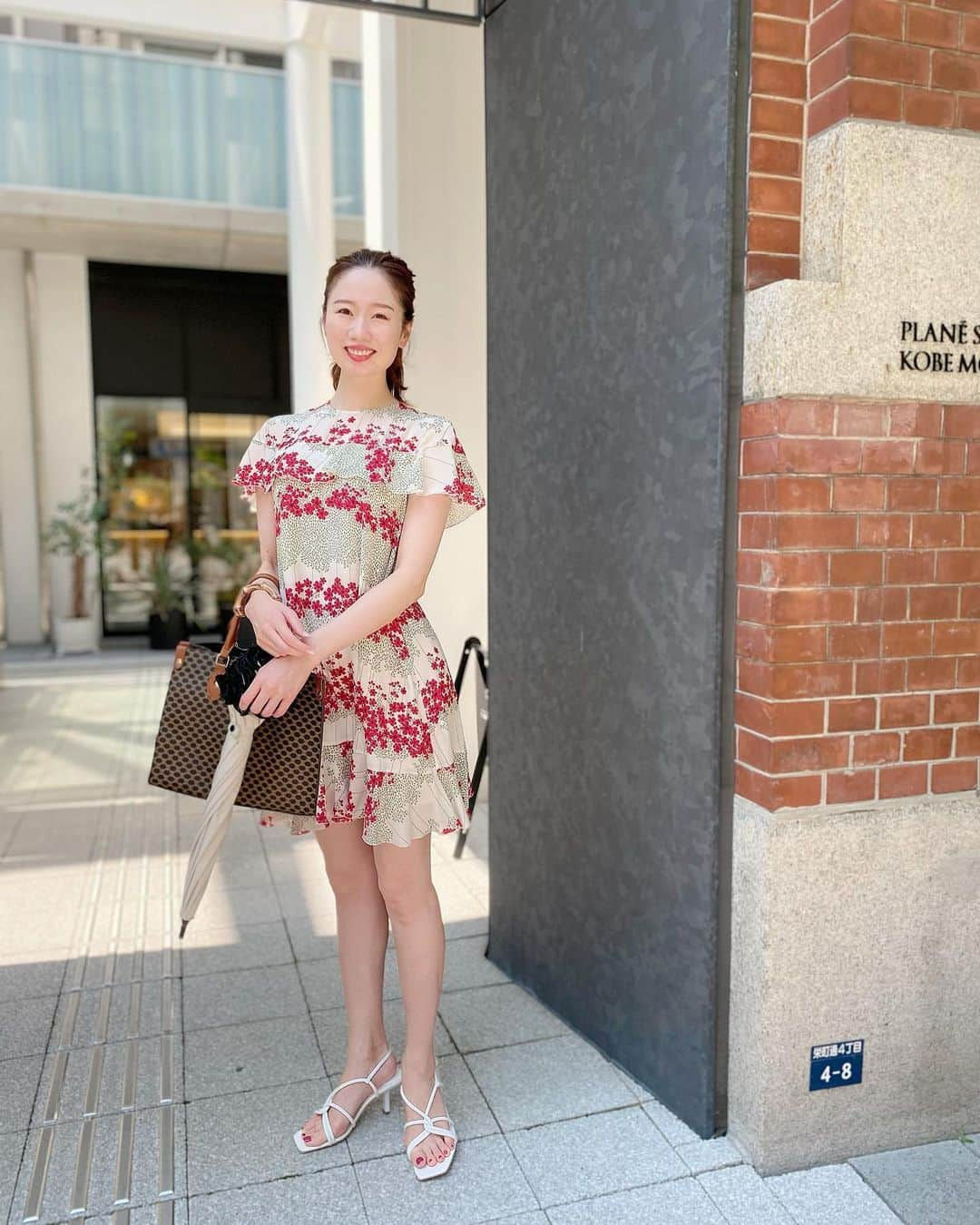 寿春花果さんのインスタグラム写真 - (寿春花果Instagram)「梅雨も開けていよいよ夏☀️ 真夏の日差しを浴びながら計画していたケーキ屋さんに🍰#compartirvalor  #コンパルティールヴァロール  . 昨夜から募集が始まった、アカデミーでの8月5日ライフ・ビジョン・レッスン！早速嬉しいメッセージと共にお申込みありがとうございます😍 "2020年下半期、越えるビジョン設定と達成できるアクションの起こし方"ということで、みんなで一緒にそれぞれの計画を立てて行きます！ もちろん立てるだけではなくて、行動を起こせるアクションプランの立て方も💕💕 . ドキドキわくわく💓 楽しみにしてます✨」8月2日 19時30分 - hanaka_yu