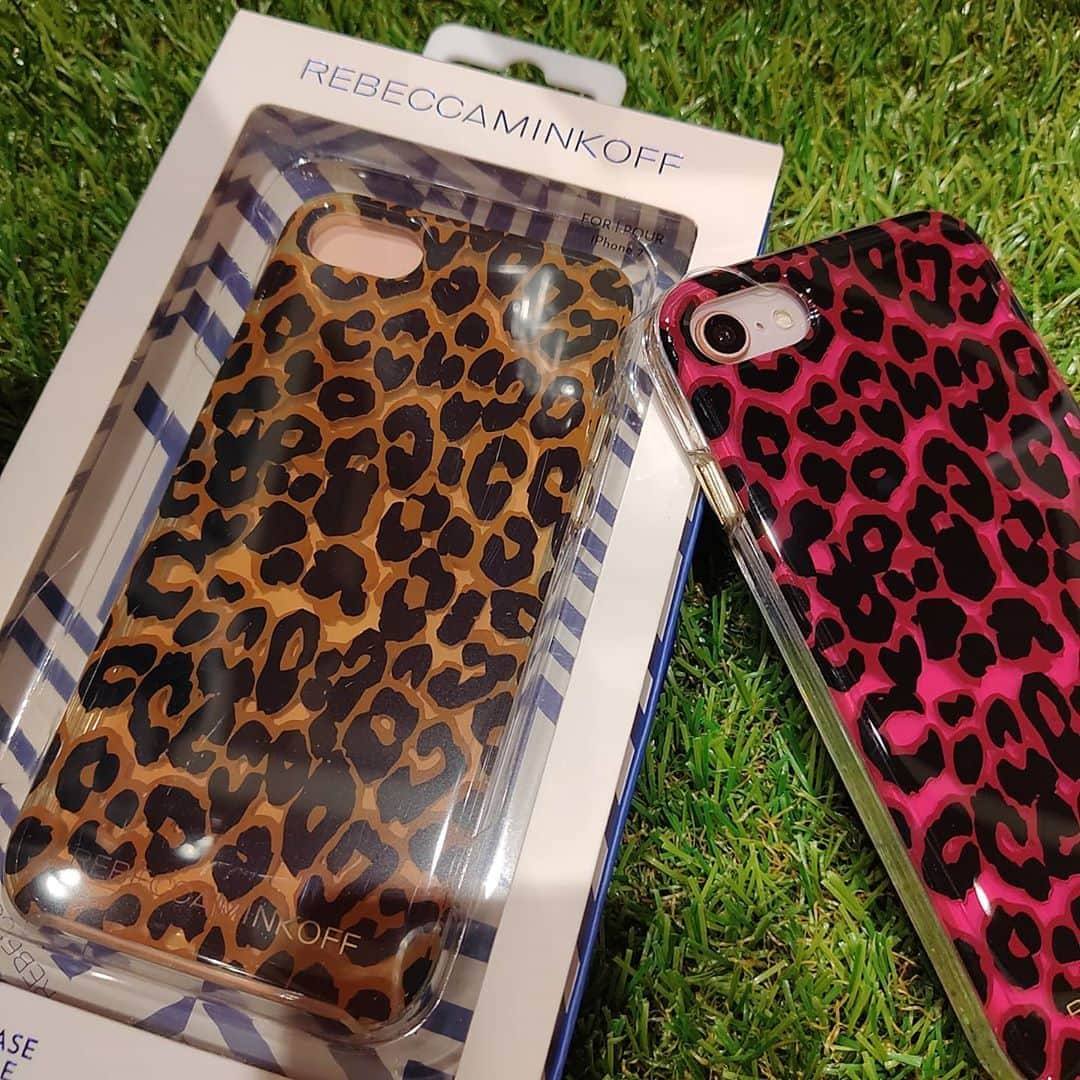 caseplayさんのインスタグラム写真 - (caseplayInstagram)「. 可愛い〜〜😍🐆 . FOXオンラインからも👉@fox.inc_store . #レベッカミンコフ #rebeccaminkoff #スマホケース #iPhoneケース #ヒョウ柄 #ブランド #ブランドスマホケース #🐆 #可愛い #アニマル柄 #ピンク大好き #濃いめピンク #強め女子 #ギャルっぽい #iphone8ケース #プレゼントにおすすめ #東急プラザ銀座 #tokyuplazaginza #foxginza #銀座 #ヒンカリンカ #hinkarinka #instagood #followme」8月2日 19時32分 - fox.inc_store