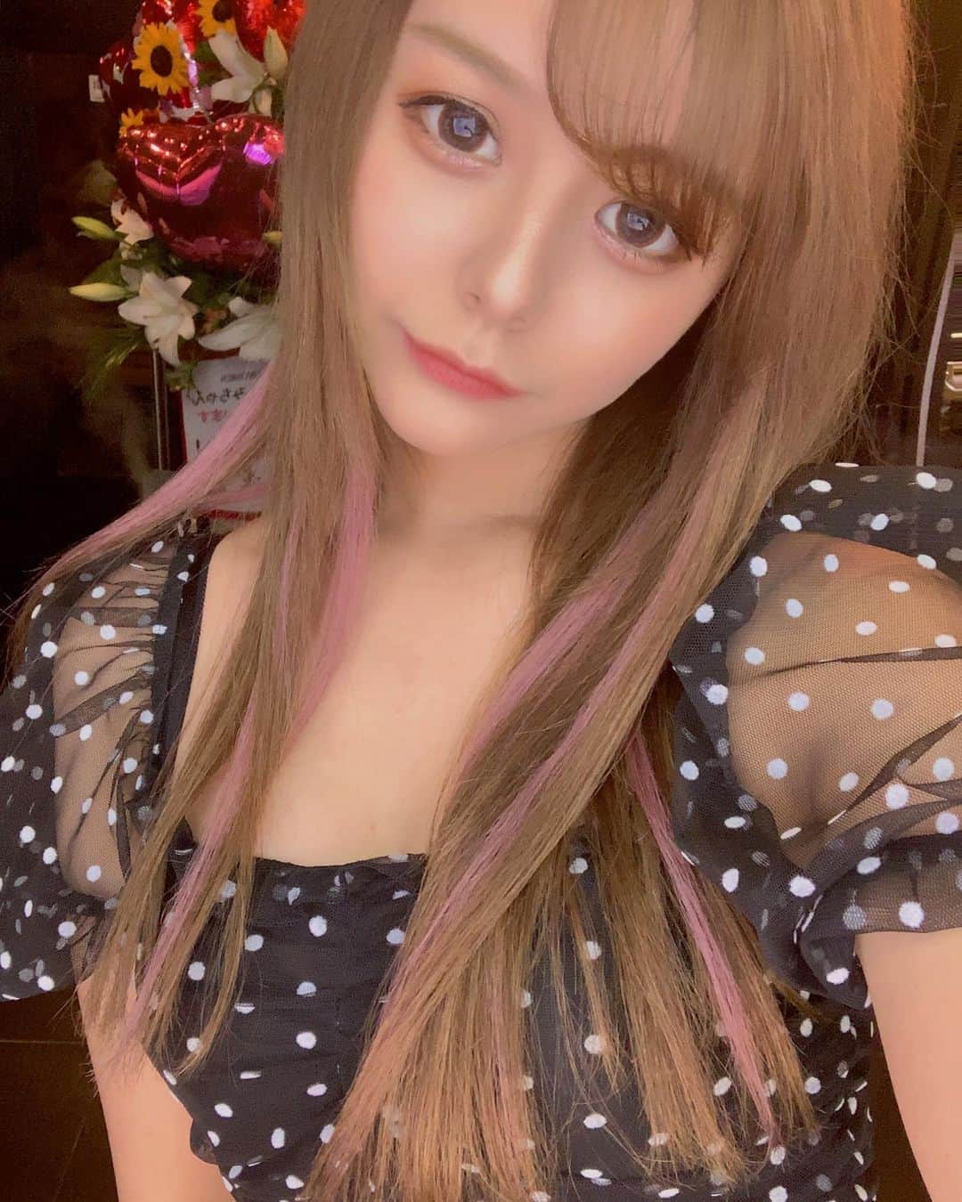 MIAのインスタグラム：「7月度ありがとうございました💙🦋 このままナンバー維持したいですな 👶🏻 . . . #キャバ嬢 #キャバクラ#ハーフ #歌舞伎町 #すすきの#ミナミ #中洲 #ロング #エクステ #ダンサー  #ショーパブ  #プリティーウーマン #プリティーウーマンみあ」