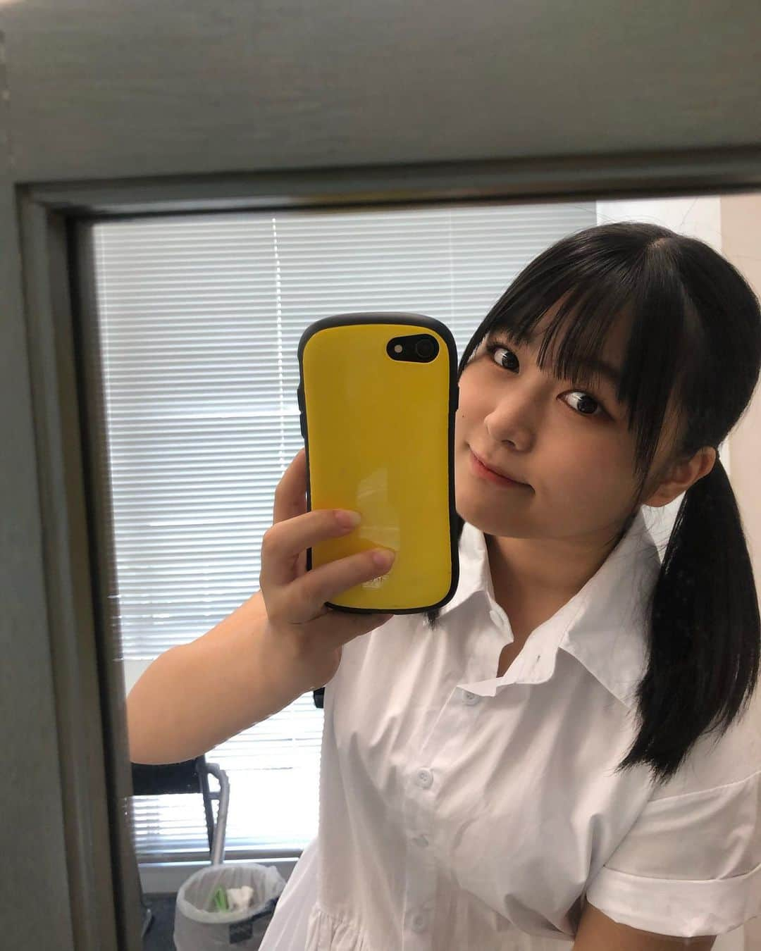 島崎友莉亜さんのインスタグラム写真 - (島崎友莉亜Instagram)「. . 🥰🤍🤍 . #白ワンピ #全身はまだ秘密 #鏡 #鏡越し #自撮り #セルフィー #アイドル #mirror #mirrorselfie #selfie #idol」8月2日 19時34分 - yuria_shimazaki_uug2ki