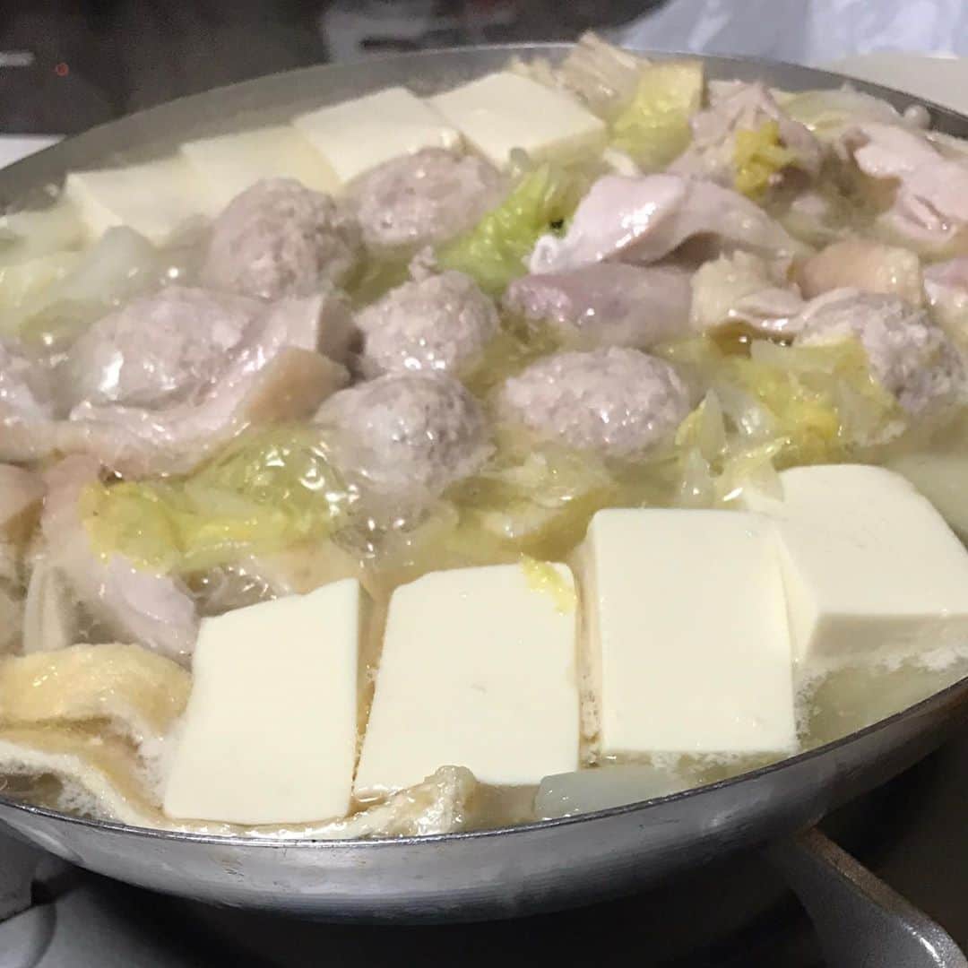 ハチミツ二郎さんのインスタグラム写真 - (ハチミツ二郎Instagram)「夏でもちゃんこ鍋を喰う。 今日のじろちゃんこは水炊き。」8月2日 19時43分 - jirohachimitsu