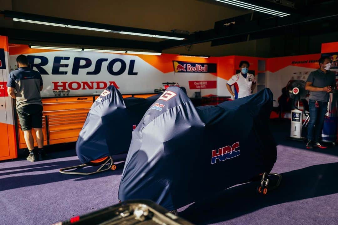 レプソル・ホンダのインスタグラム：「Step inside the box ⠀⠀⠀⠀⠀⠀⠀⠀⠀ @samsungespana #QLED8K」