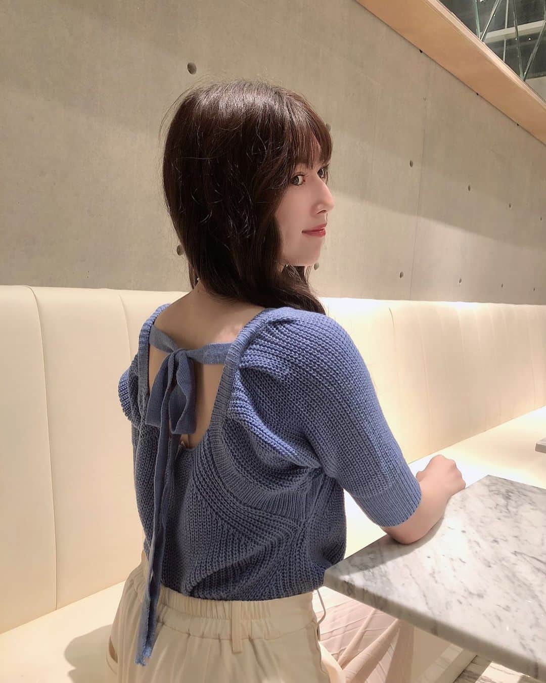 日下部美愛のインスタグラム：「背中のデザインが可愛すぎるトップス🦋  #photo #japan #model #me #hair #fashion #fashionblogger #makeup #selfie #followme #instagood #camera #instadaily #dailylook #한국 #맞팔 #사진 #데일리 #데일리룩 #인스타사진 #인스타그램 #일본인 #패션」