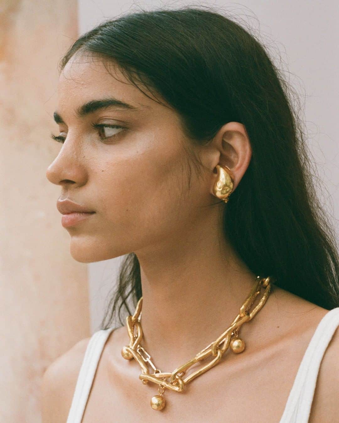 MATCHESFASHION.COMさんのインスタグラム写真 - (MATCHESFASHION.COMInstagram)「Drawing inspiration from the poetry of T.S. Eliot, @alighieri_jewellery’s latest collection of mismatched earrings and unique necklaces display the label’s signature raw aesthetic and bohemian spirit. Tap the link in bio to discover more.」8月2日 20時00分 - matches
