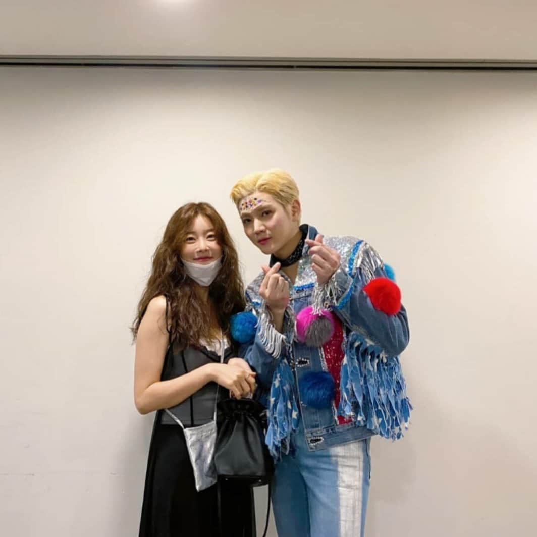 ソジン のインスタグラム：「우리 사서고생 막냉이 민기🙂💙 ' 제이미 ' 뮤지컬 보구왔어요,  세상 캐릭터 소화력 보소💙 고생했어어, 너무 멋져,!」