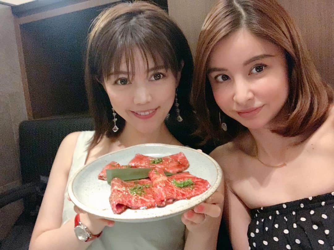 上坂由莉さんのインスタグラム写真 - (上坂由莉Instagram)「﻿ 昨日は1ヵ月前から予約していた焼肉を食べに﻿ 六本木にある匠へ行ってきたよぉ😋🍽﻿ @ryudochotakumi.roppongi ﻿ ﻿ 14品のコースをいただきました❤️﻿ とりあえず最初から最後まで美味しすぎ🥺﻿ 1ヵ月待ったかいがあったな🤤﻿ ﻿ ﻿ 片面焼きや、10秒焼きなどちゃんと書いてくれてるので﻿ 焼き過ぎる心配もないし﻿ どれくらいのタイミングで食べるのか迷わず﻿ 全てベストな状態で美味しくいただけました🥰﻿ ﻿ ﻿ どれが1番とか決めれないくらい全部美味しかったな🥺﻿ 場所も六本木ヒルズの前で駅からすぐやしまた絶対行く❤️﻿ ﻿ ﻿ #焼肉膳所龍土町匠 #六本木焼肉 #知床牛 #pr #トリドリベース﻿」8月2日 20時17分 - yuri_yoga.727