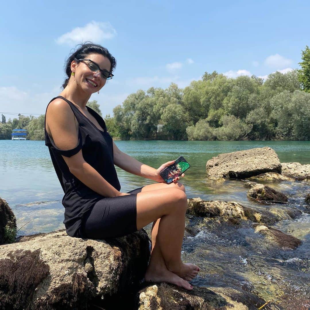 Merve Boluğurのインスタグラム：「İkimiz de akıştayız🙃」