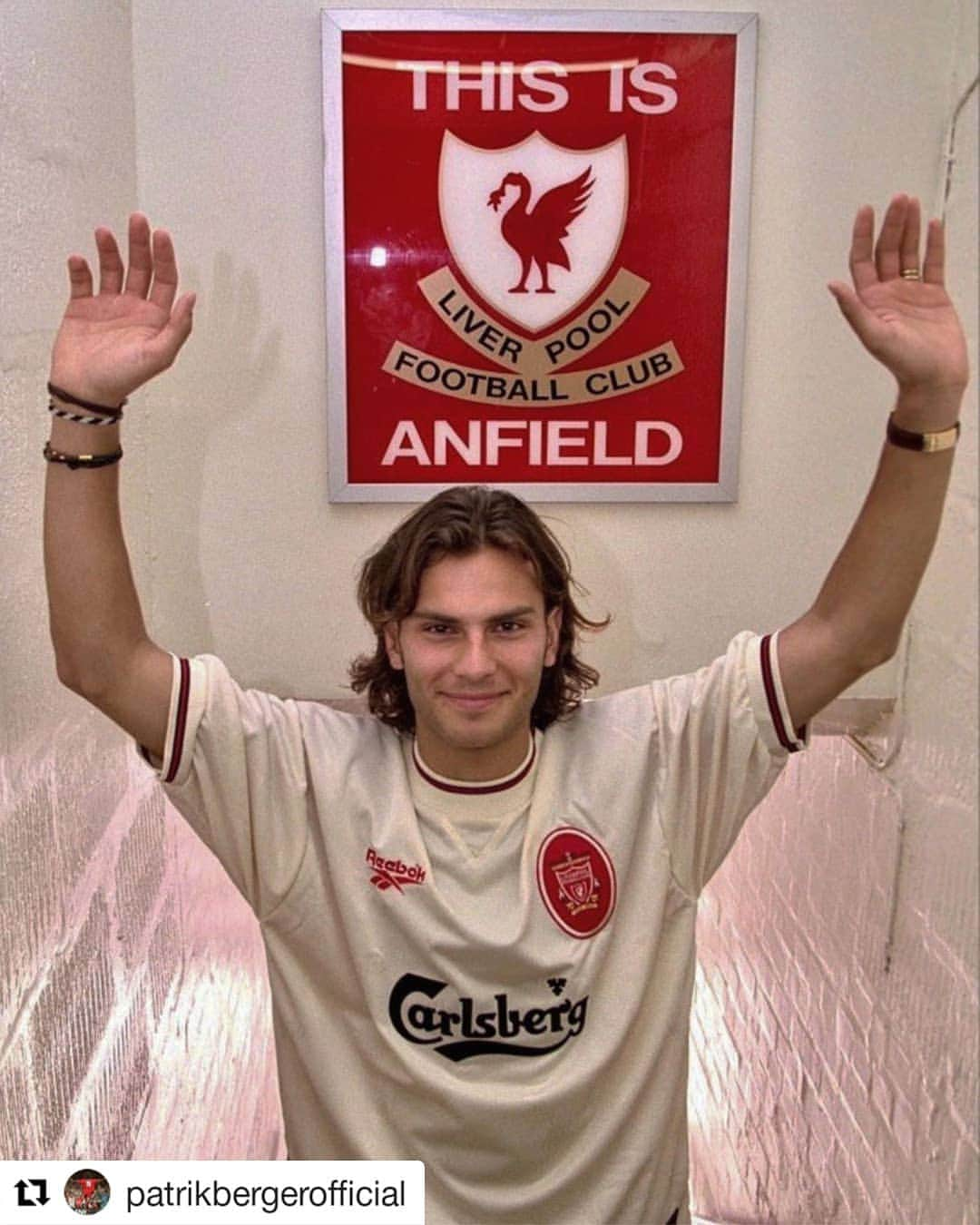 リヴァプールFCさんのインスタグラム写真 - (リヴァプールFCInstagram)「❤ 🙌 #Repost @patrikbergerofficial ・・・ This day 24 years ago my dream came true #YNWA」8月2日 20時20分 - liverpoolfc