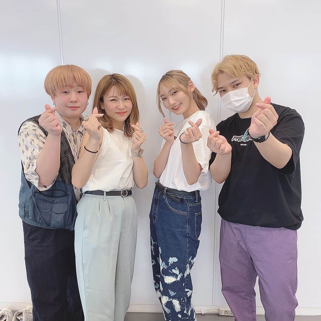 ゆりのインスタグラム：「この間事務所で久しぶりに会えた！！きゅんです❤️」