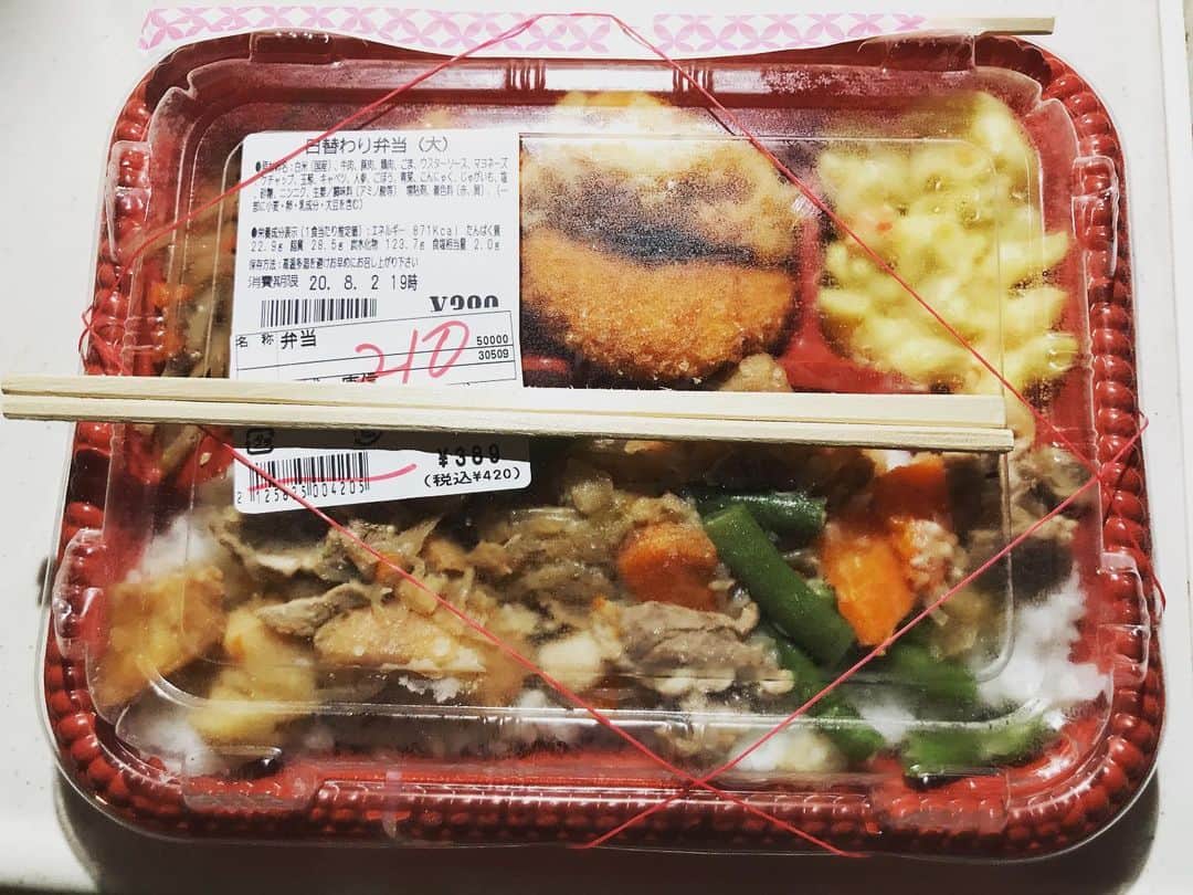 MOOMINのインスタグラム：「本日の晩ごはん 210縁ナーリ〜♪ これ食べたら ちょっとだけライブ配信しようかな、」
