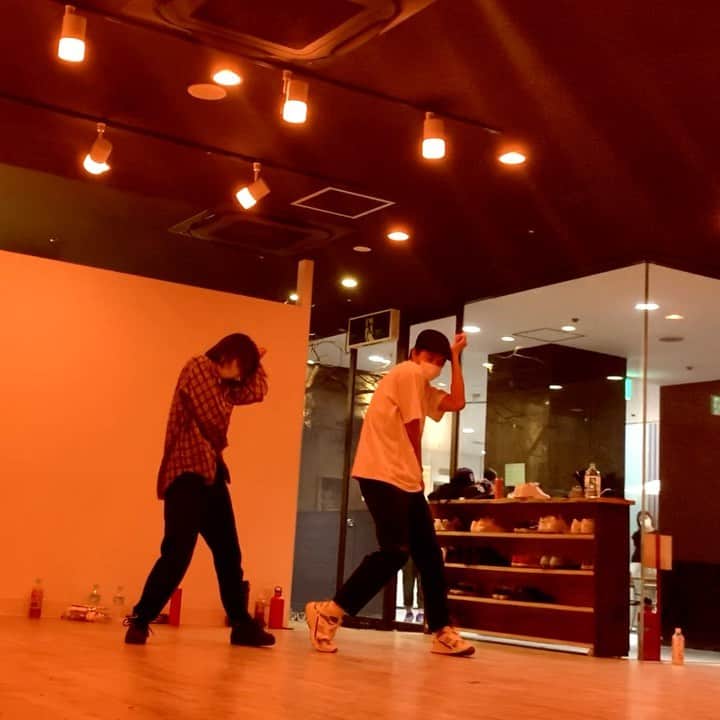 Asuka Fujimoriのインスタグラム：「僕が君に出来ること🌻🤝❤️ @hirai_dai_official  KohsukeHattori×ASUKA WS @kohsukehattori  . こーすけくんのコレオも隣で踊るのも とっても大好きなのです🥰 . 素敵なダンスがたっくさんみれた2日間！ ハッピーとパワー沢山もらいました🔋💖 名古屋2DaysWS受けてくれた皆様！ 本当にありがとうございました❤︎ . @kazusa1206  こんな状況の中色々対策をして 開催してくれて本当に感謝だよ🤝🧡 いつもありがとうございます😘 @ebisuworks @iam_nagoya_official  #平井大#僕が君に出来ること #この曲愛溢れすぎてるみんな聴いてね❤︎」