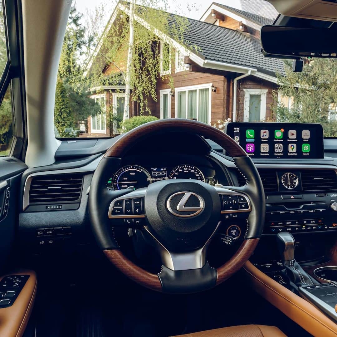 Lexus UKさんのインスタグラム写真 - (Lexus UKInstagram)「Sit back and relax. #LexusRX  Photo credit: @rudakov_roman  #Design #CarDesign #Automotive #Lexus #CarsofInstagram #LuxuryTravel #Luxury #Lexus」8月2日 20時30分 - lexusuk