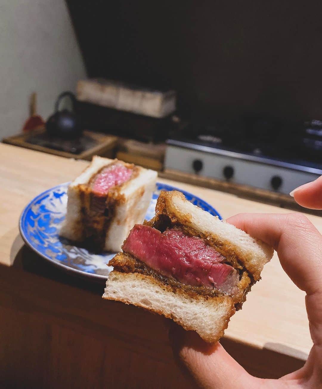 鬼辻麻衣さんのインスタグラム写真 - (鬼辻麻衣Instagram)「🥩満喫。 最高に美味しかったぁ🥺 ・ お肉だいすき。  #西天満岩さき #大阪グルメ #贅沢ディナー 🌙」8月2日 20時34分 - kitsumai