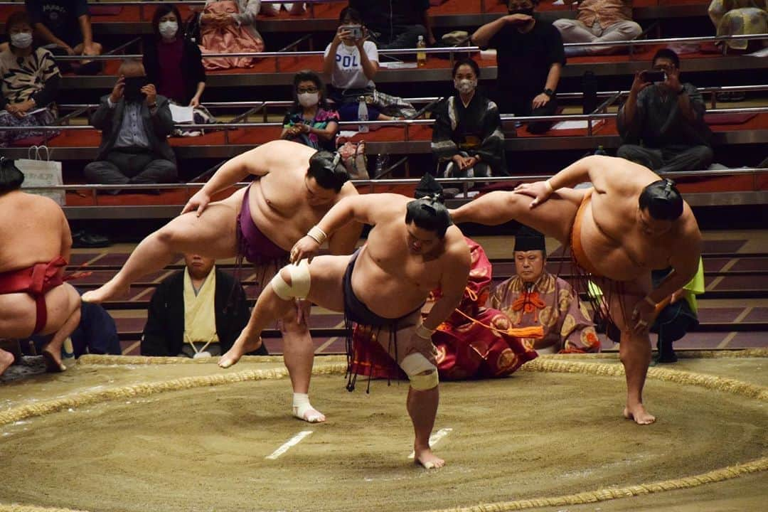 日本相撲協会さんのインスタグラム写真 - (日本相撲協会Instagram)「大相撲七月場所千秋楽、優勝は照ノ富士🏆 序二段まで落ちた大関経験者が、怪我を乗り越え5年ぶり2回目の幕内優勝を果たしました。  #sumo #相撲 #大相撲 #七月場所 #7月場所 #両国 #両国国技館 #東京 #照ノ富士 #優勝 #おめでとう」8月2日 20時43分 - sumokyokai