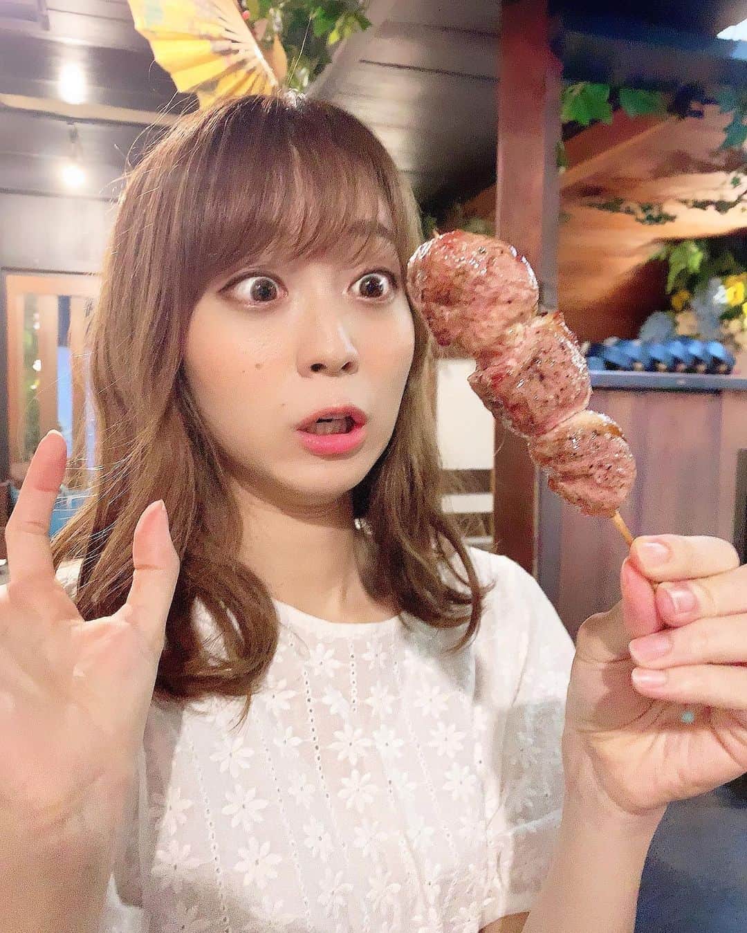 みき みーやんさんのインスタグラム写真 - (みき みーやんInstagram)「㊙️この投稿を見た人だけが食べられるメニュー有‼️ （ストーリーに食べる動画有w） . . コロナで行けてなかった大好きなお店 @sumiyaki.saiwai さん💕 . やっぱり落ち着く。 やっぱり美味しい。笑 . いつも頼んでる間違いないメニュー。 肝スペシャル、生つくね、ささみのレア天、焼き物に加えて 1枚目のドデカ鴨の串焼きを…🦆💕 . 口いっぱいに広がる肉汁と柔らかい肉の質感が たまらなく美味しかった。笑 . ㊙️㊙️㊙️㊙️㊙️㊙️㊙️㊙️㊙️㊙️㊙️ あとね、、、 ここだけの内緒話㊙️なになに . . ９月頃に登場するかも！しれない！ （しないかもしれない 幻のメニュー！！！生つくねの石焼ご飯！！！😍 一足お先に食べさせてもらいました🤤でへへ . 生つくねだけであんな美味しいのにさ 石焼きでじゅわーっとおこげができて 香ばしい香りと濃厚な卵のコク。 これは絶対食べるべき。 . まだメニュー化されていない このげきうまメニューは 『みーやんのインスタで見たあの！ 生つくねの石焼きのやつ！食べたいです！』 って予約の時に言ってもらえれば 特別に食べられるそうです🤤💕w ✳︎要予約ですよ！🐔 . めちゃくちゃ美味しいから 絶対食べて欲しい。笑 . . もう幸せすぎる晩ごはんでした❤ また予約させてもらいます🤤w . #炭焼き幸#特別メニュー#girl#今日のコーデ#インスタ映え#大阪#美味しい#カフェ巡り#ヘアアレンジ#delicious#フォトジェニック#ランチ#大阪ディナー#生つくね#心斎橋#鶏料理#グルメ女子#フォトジェ肉#大阪ディナー#コーディネート#大阪グルメ#心斎橋グルメ#心斎橋ディナー#鶏料理#大阪旅行#osaka#お得情報#グルメスタグラム#ナチュラルメイク#涙袋#メイク好き」8月2日 20時50分 - mi_yan0101